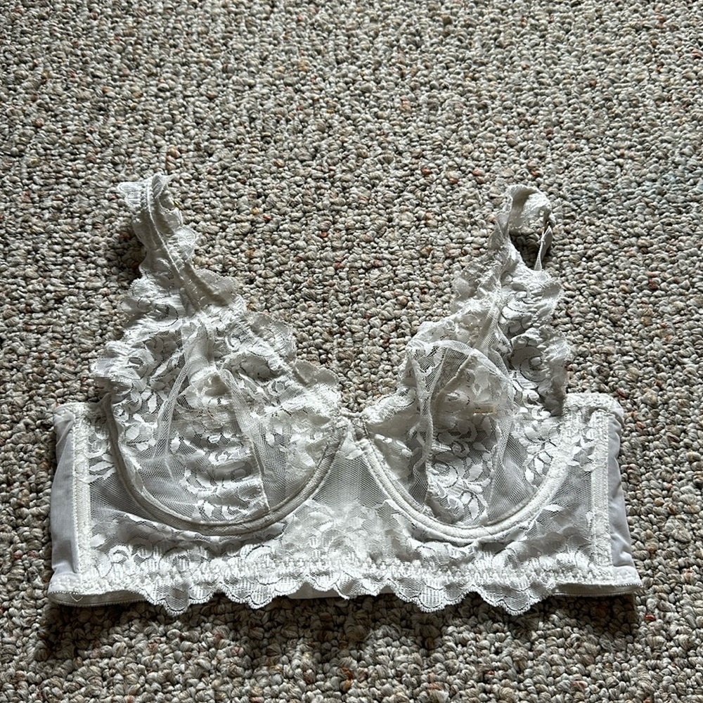 White lace bralette 36DD unknown brand